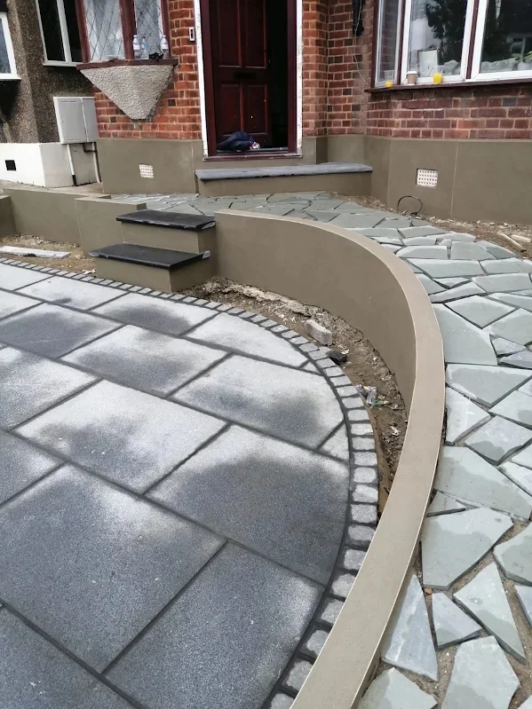 Curved front garden wall rendered to follow the line of the paving