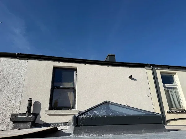 Rear elevation rendered above a flat roof with the lantern already in